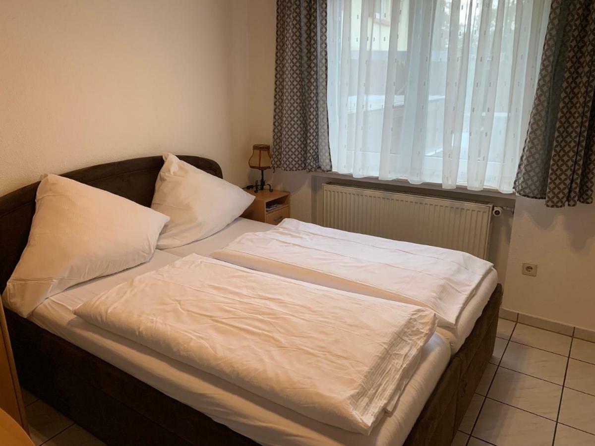 Schnitzelhaus Und Pension Stadt Rosbach Rosbach vor der Hohe ภายนอก รูปภาพ
